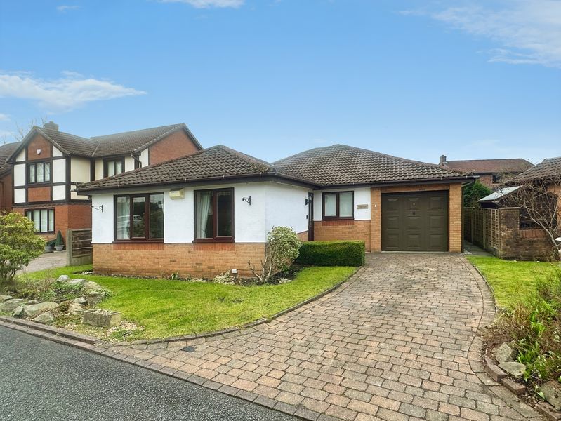 Berkeley Crescent, Radcliffe