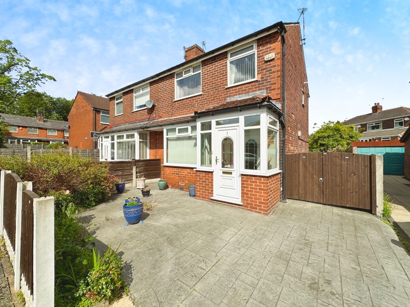 Thompson Avenue, Whitefield