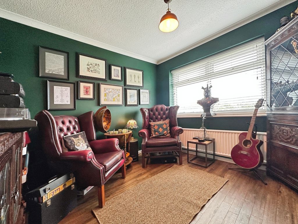 Sitting Room/Bedroom