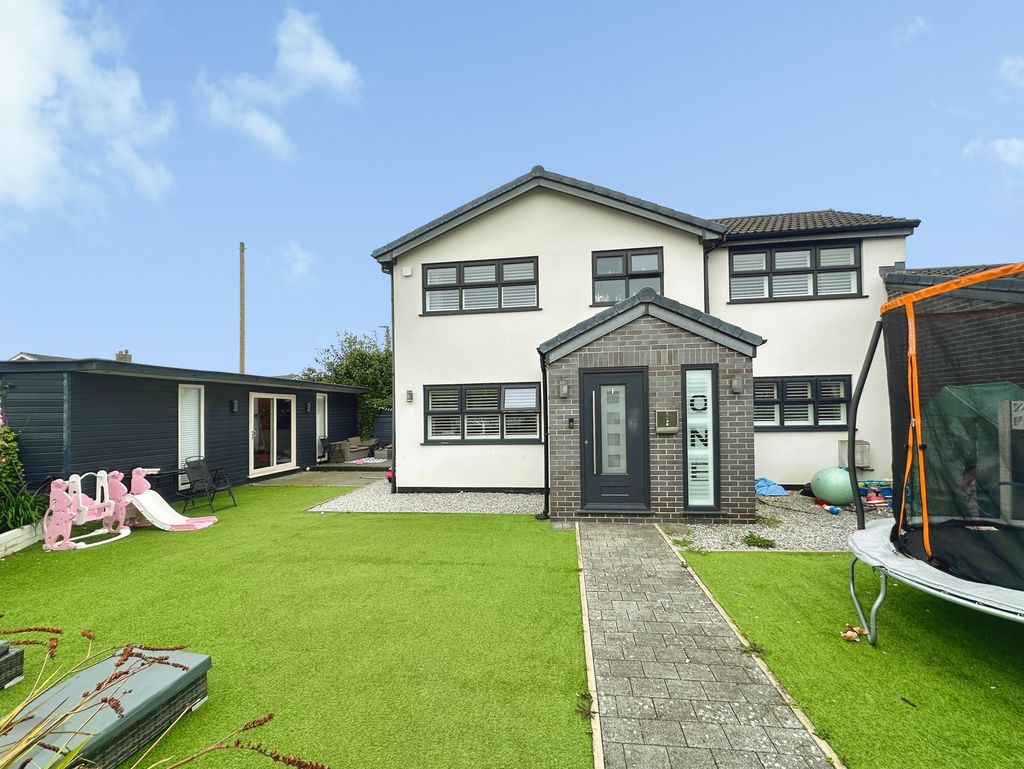 Winston Close, Radcliffe
